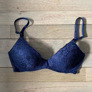 Victoria's Secret Sexy Tee Posey Lace Wireless Push-Up Bra